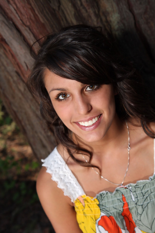 IMAGE: http://jwilsonphotography.smugmug.com/Portraits/Seanies-Senior-Photos/IMG1803/534611259_NpGrv-XL.jpg