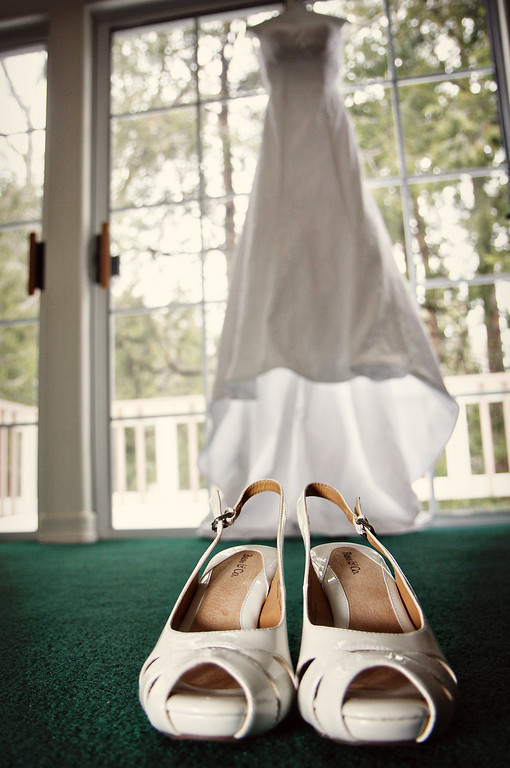 IMAGE: http://jwilsonphotography.smugmug.com/Weddings/Aimee-and-Anthony-3610/IMG009/845534677_5Mj7A-XL.jpg