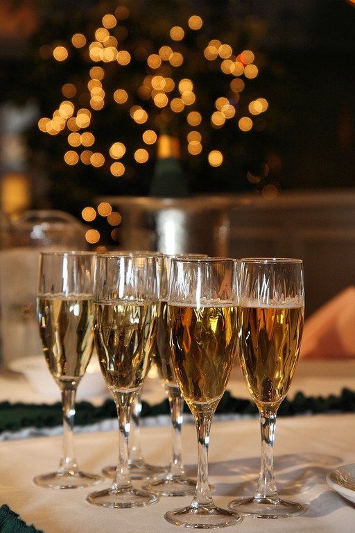 IMAGE: http://jwilsonphotography.smugmug.com/Weddings/Anna-and-Joseph/IMG267/668484976_cRZER-XL.jpg