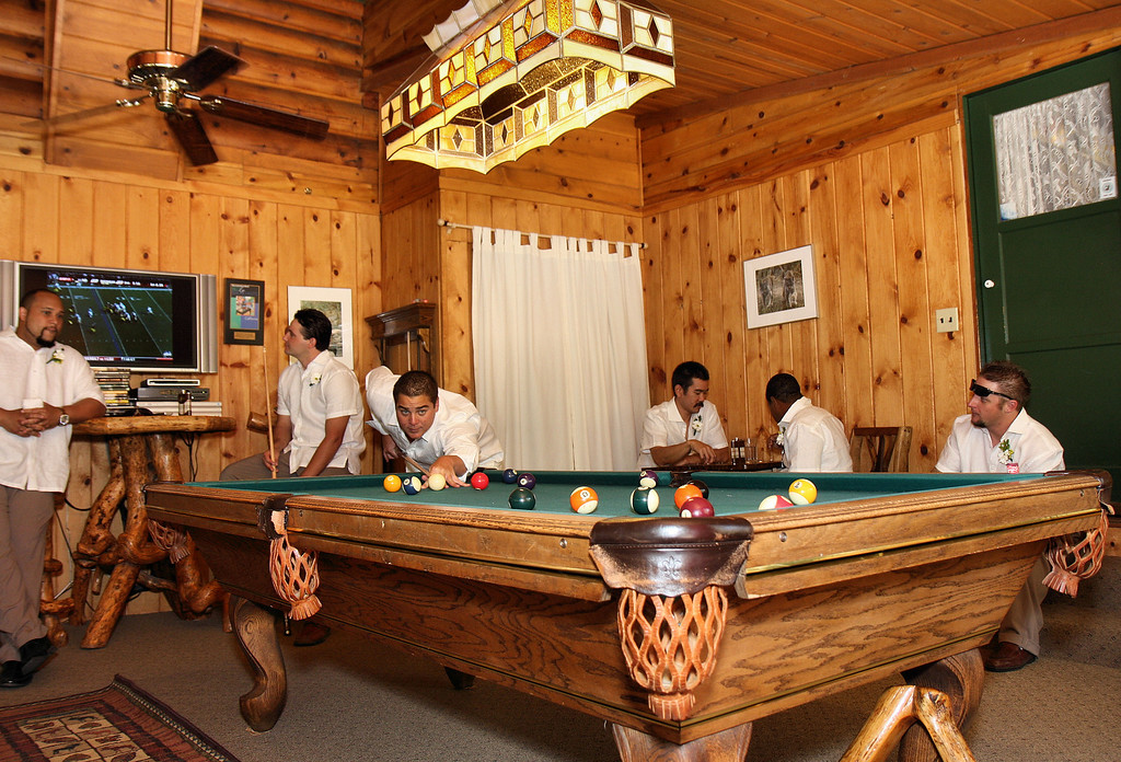 IMAGE: http://jwilsonphotography.smugmug.com/Weddings/Becky-and-Tarl/IMG168/711911068_Ws2ui-XL.jpg