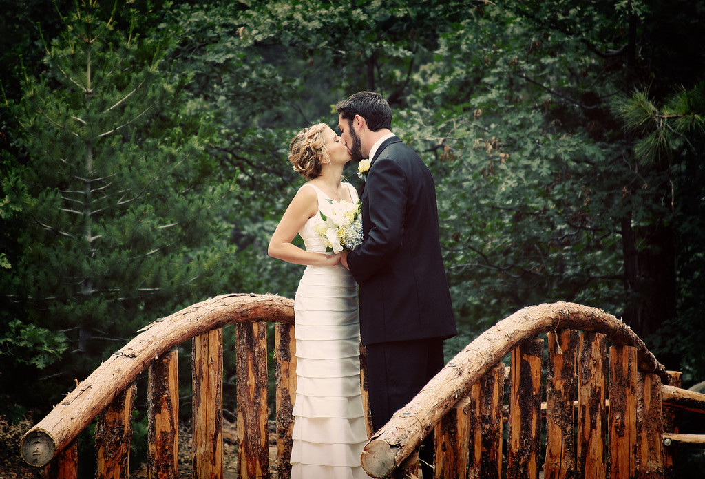 IMAGE: http://jwilsonphotography.smugmug.com/Weddings/Marcela-and-Noah-62009/IMG0590-copy/612467949_fwsAT-XL.jpg