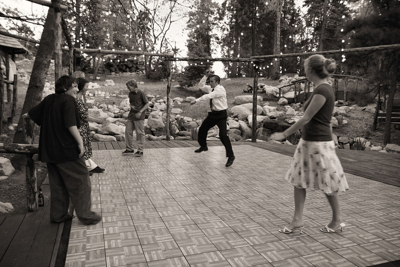 IMAGE: http://jwilsonphotography.smugmug.com/Weddings/Michelle-and-Robert-5909/IMG0978/564302974_MYwfM-L.jpg